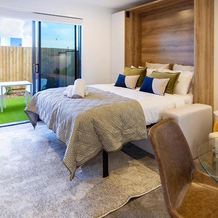 כרייסטצ'רץ' Downtown Comfort: Modern Studio With Backyard מראה חיצוני תמונה
