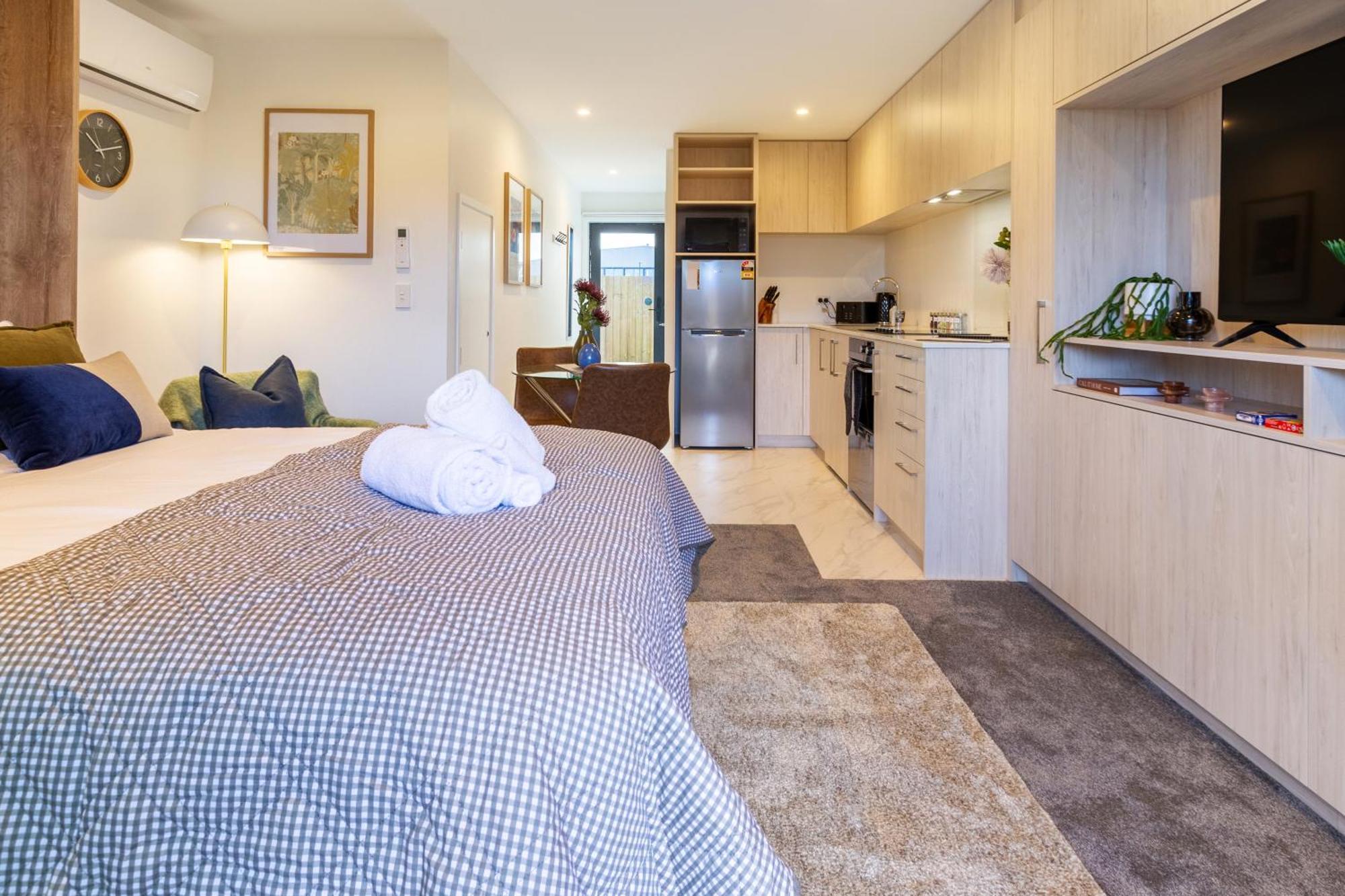 כרייסטצ'רץ' Downtown Comfort: Modern Studio With Backyard מראה חיצוני תמונה