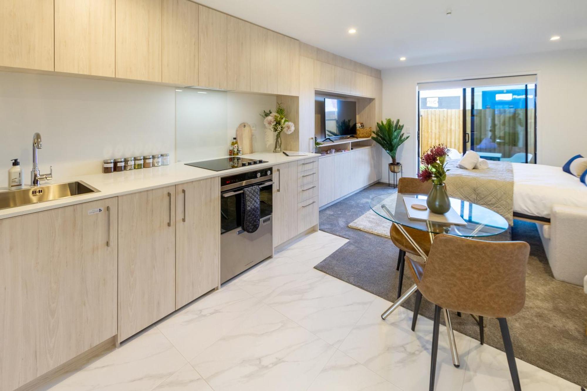 כרייסטצ'רץ' Downtown Comfort: Modern Studio With Backyard מראה חיצוני תמונה